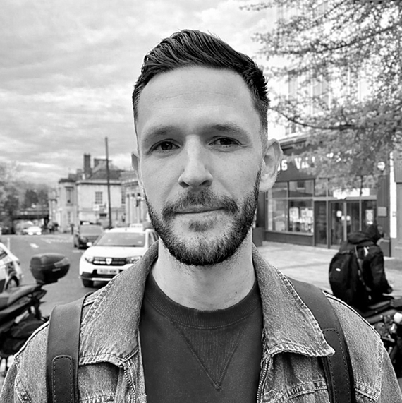 Portret Josh Stewart